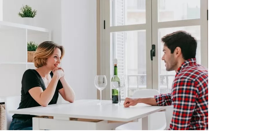 ilustrasi seorang pada pria yang tertarik perempuan yang disukainya (Freepik)