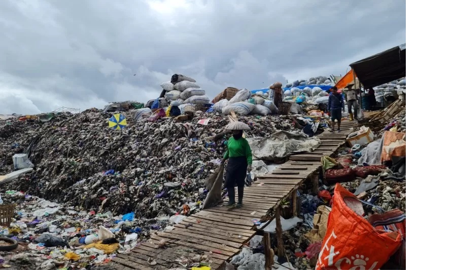 SELUAS MATA MEMANDANG: Kondisi TPA Basirih di Banjarmasin Selatan, menjadi catatan kementerian dalam penilaian Adipura. (FOTO: WAHYU RAMADHAN/RADAR BANJARMASIN)