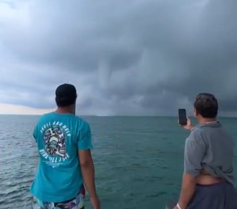 JAUHI LOKASI KEJADIAN: BPBD Berau imbau masyarakat tidak mendekat jika terjadi kembali angin puting beliung.