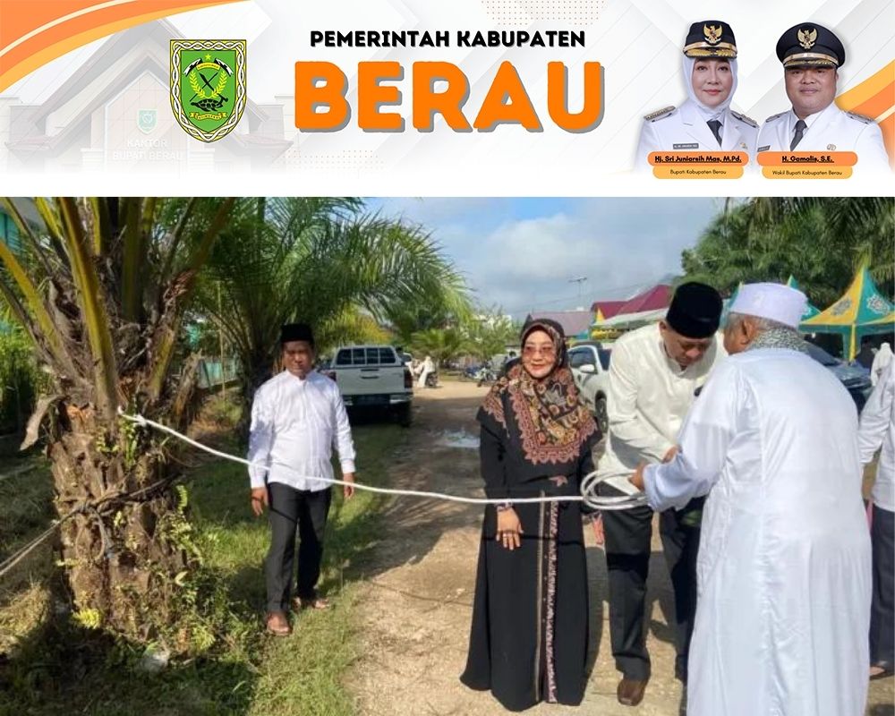 PENYALURAN HEWAN KURBAN: Bupati Berau Sri Juniarsih Mas menyerahkan hewan kurban secara simbolis kepada pengurus Masjid Agung Baitul Hikmah, usai salat Iduladha, Senin (17/6).