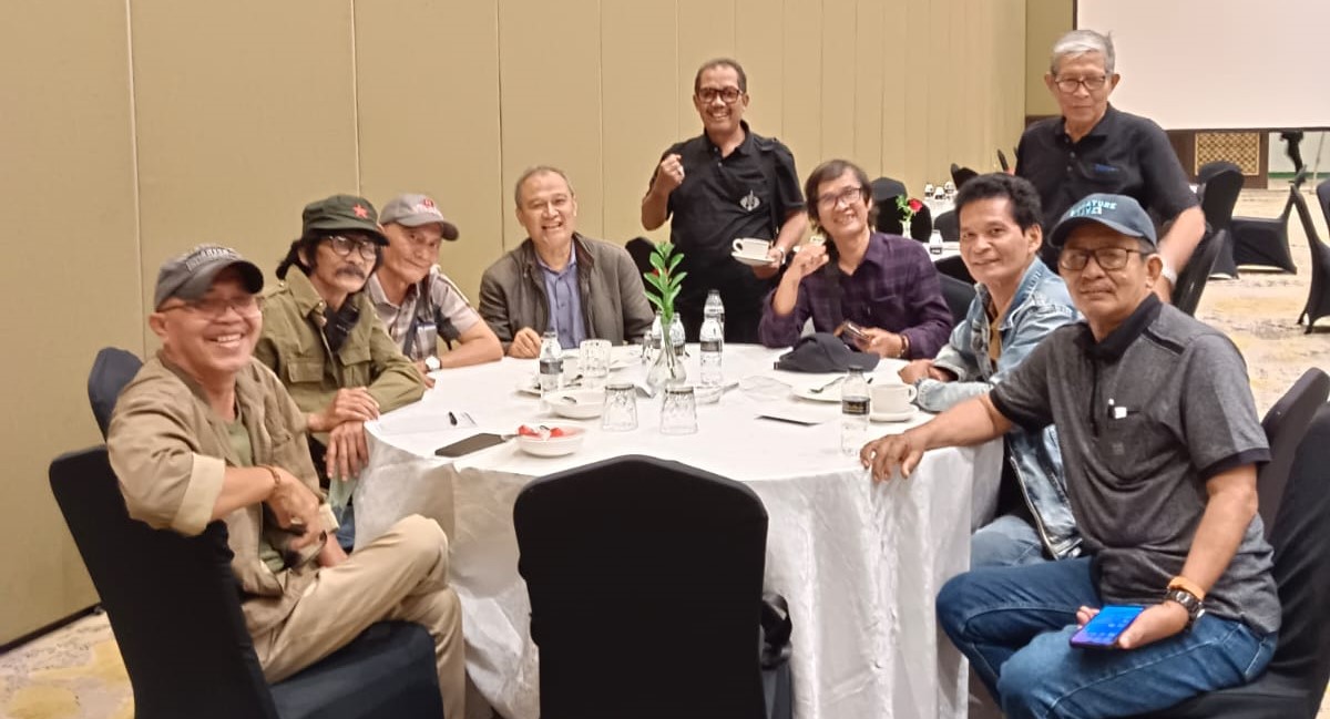 APRESIASI: Sunaryo Broto (empat kiri) pada acara gelaran Kemendikbudristek di Jakarta, Senin (24/6).