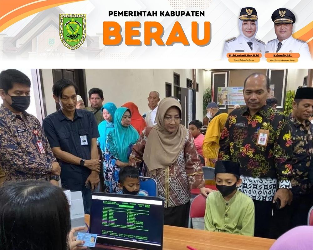 PENYERAHAN: Penyerahan BLT lansia dan anak yatim piatu yang dilakukan Pemkab Berau tahun lalu.