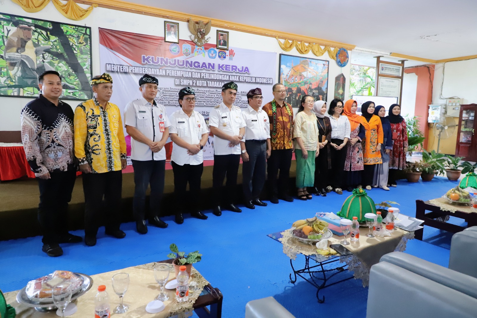 KUNJUNGAN KERJA : Sekprov Kaltara, Dr H Suriansyah, M.AP menyambut kunker Kementerian PPPA di Tarakan, Rabu (26/6).