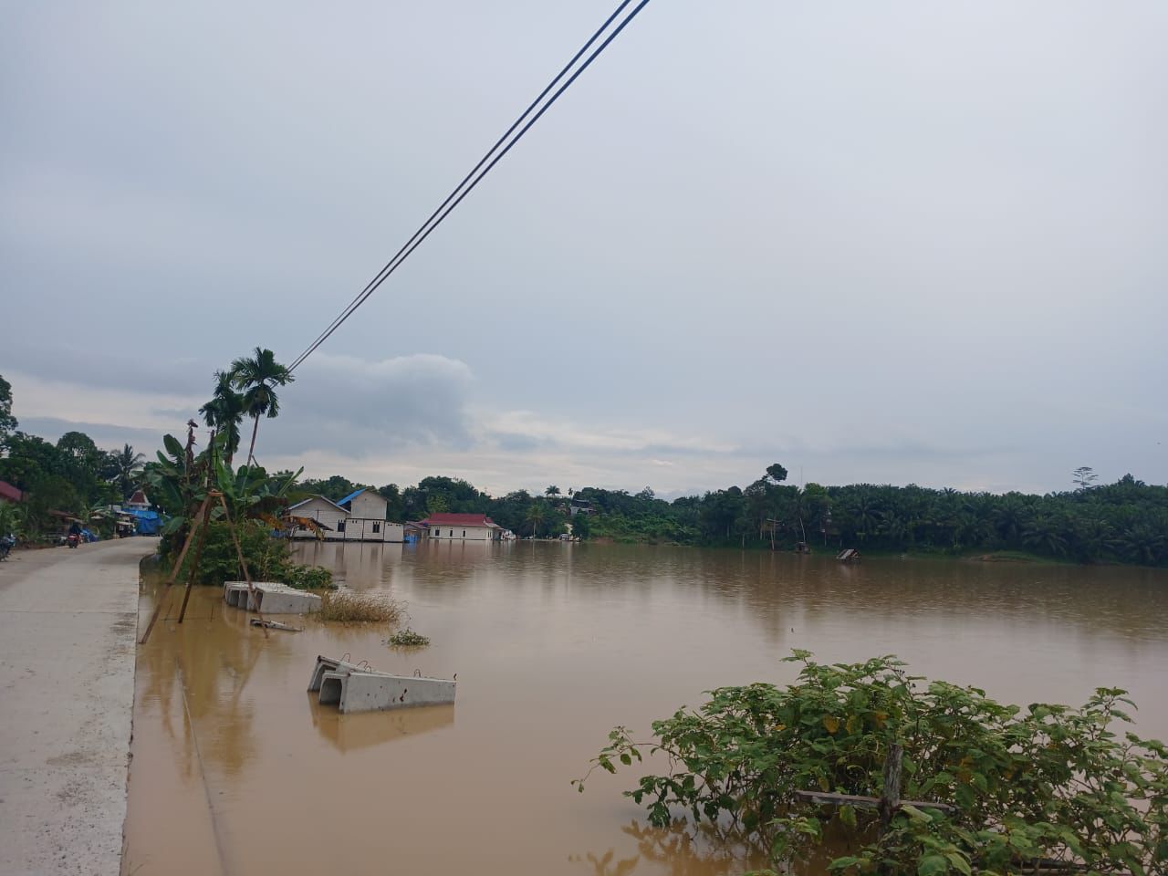 Banjir yang melanda sejumlah desa dan kelurahan di Kecamatan Sepaku, Senin (24/6/2024) kemarin.