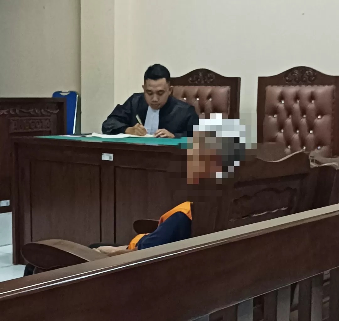 PASRAH: Terdakwa menerima vonis majelis hakim di PN Balikpapan (Syahrul/KP)