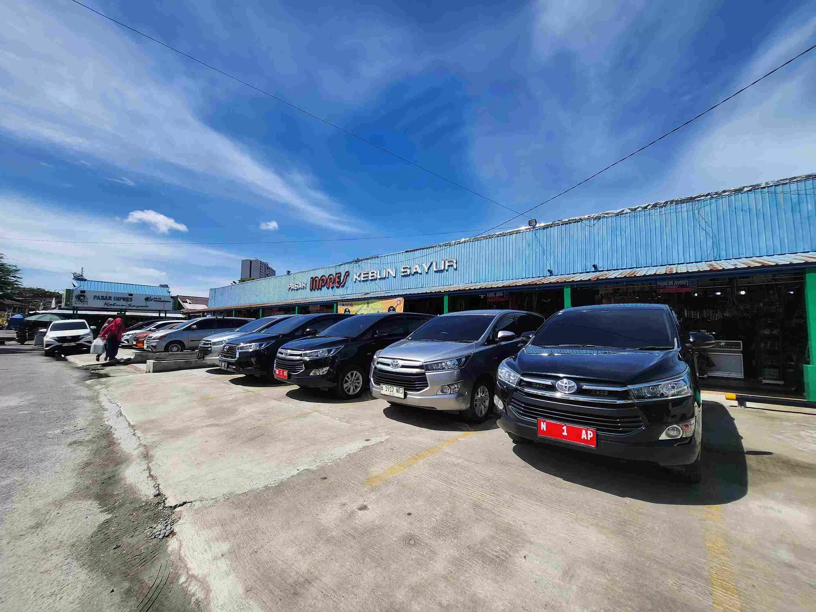 HARUS SEGERA BERBENAH: Pasar Inpres Kebun Sayur perlu diperbaharui serta peningkatan di dalamnya. (Foto: Ulil/KP)