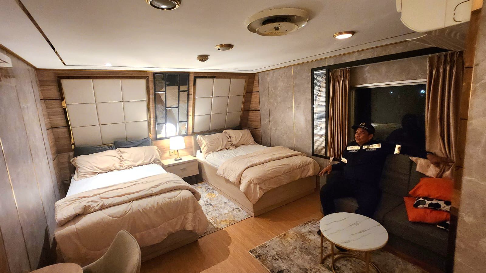 Kamar VIP di KM Dharma Kencana V
