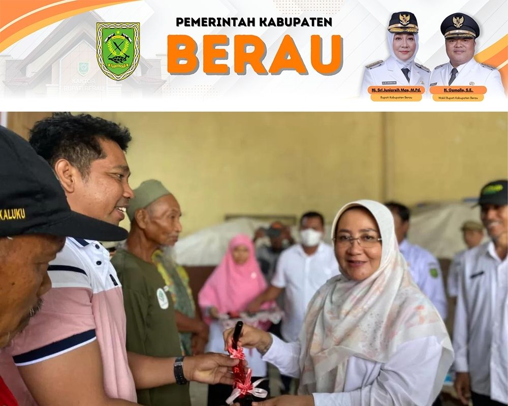 DISERAHKAN: Bupati Berau Sri Juniarsih Mas, menyerahkan secara simbolis bantuan sarana produksi (saprodi) serta alat dan mesin pertanian (alsintan) kepada petani di Kecamatan Sambaliung.