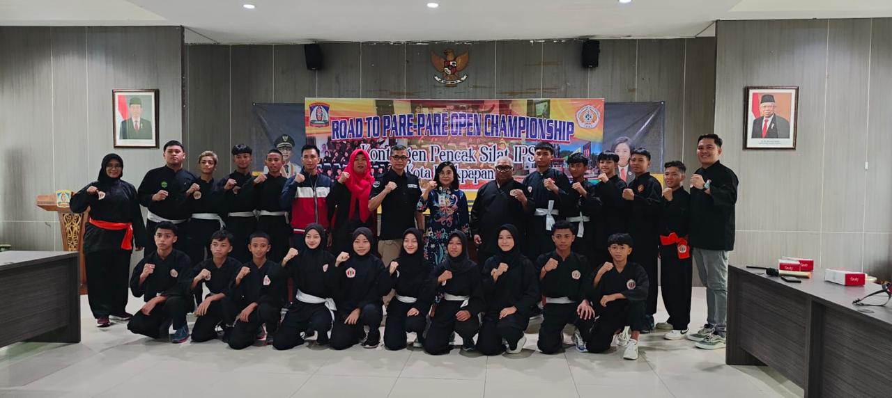MOMEN PEMBINAAN: Tim pencak silat Balikpapan siap tampil maksimal pada Pencak Silat Open Nasional di Parepare.
