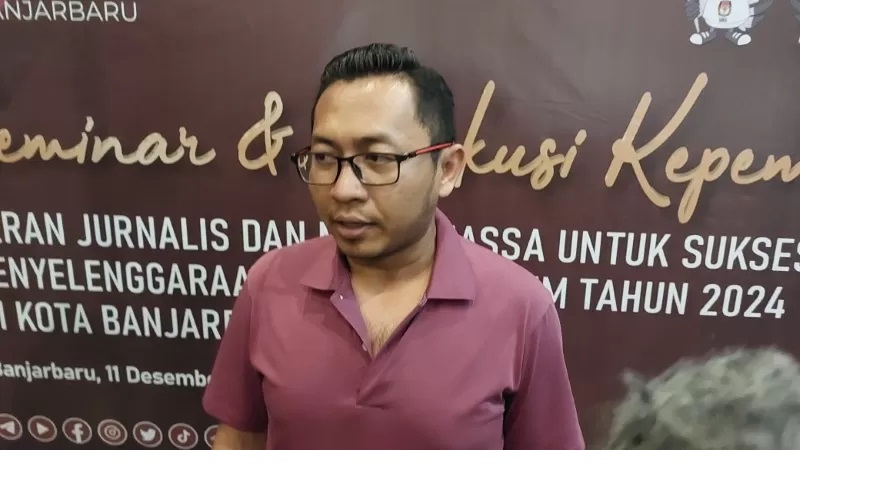 DILENGSERKAN: Rozy Maulana ketika masih menjabat sebagai Ketua KPU Banjarbaru. (FOTO: FADLAN ZAKIRI/RADAR BANJARMASIN)