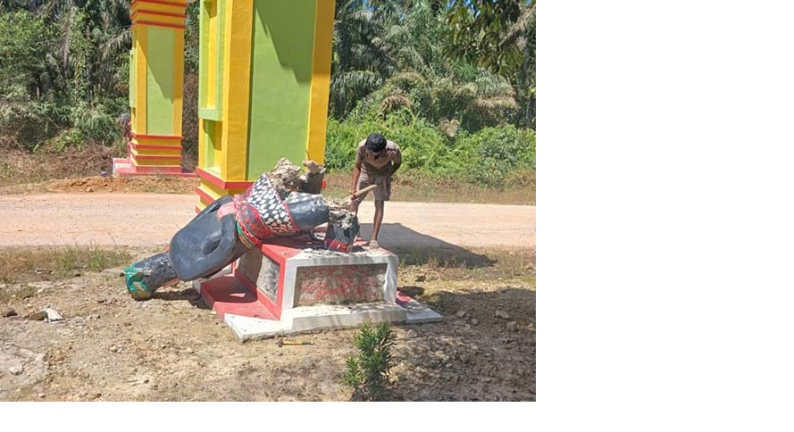 Proses perobohan patung.