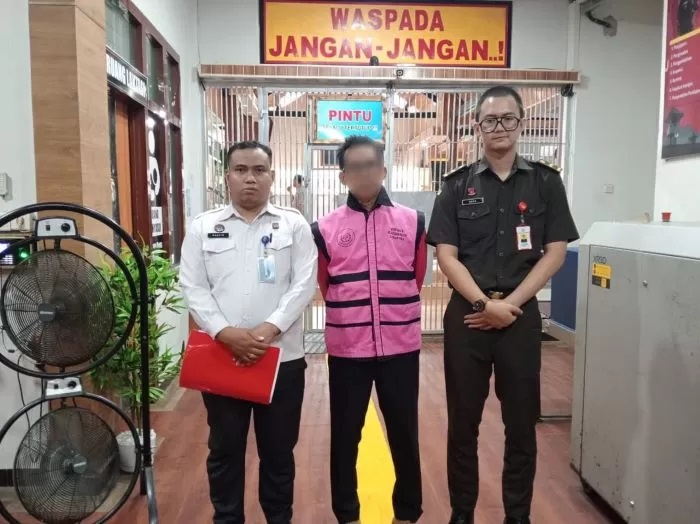 MASUK BUI. Mantan bendahara KONI Samarinda, NS dijebloskan JPU Kejari Samarinda ke penjara. NS ditahan jaksa karena statusnya tersangka sejak Agustus tahun lalu dan berkasnya dianggap lengkap.