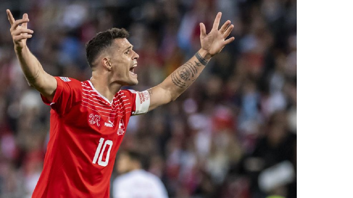 Granit Xhaka dkk ingin mematahkan rekor 43 tahun tak pernah menang atas Inggris.