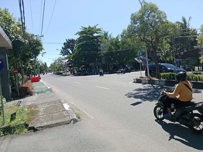 RAWAN LAKA: Kawasan Simpang Jalan Tambun Bungai dan Jalan Seroja Kuala Kapuas butuh perhatian segera. (Sabri/Radar Sampit)