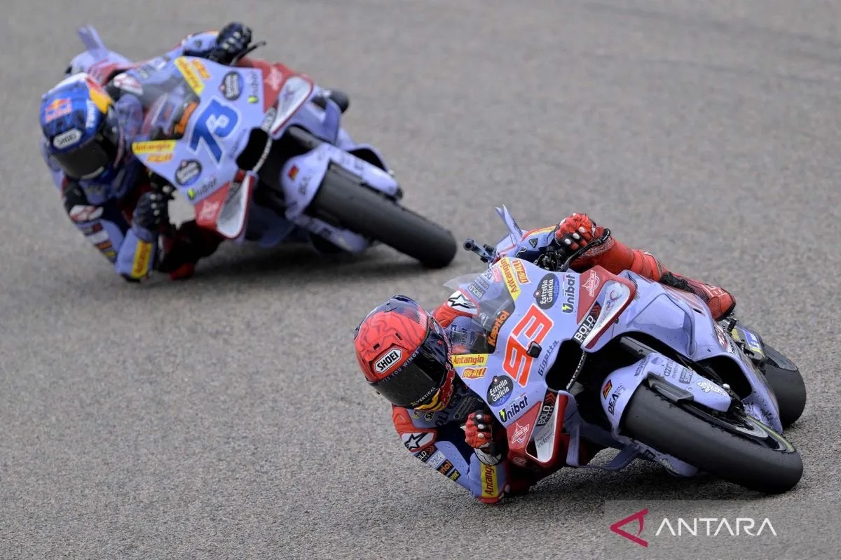 Marc dan Alex akhirnya naik podium.