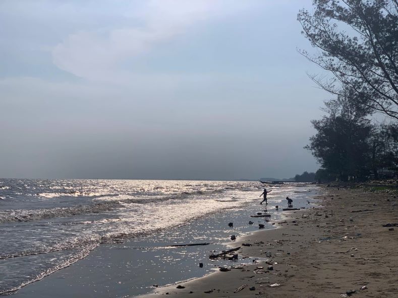 PESISIR:BPBD Tanbu umumkan prakiraan cuaca mingguan dari BMKG, dengan waspada gelombang tinggi dan pasang air laut di Laut Jawa dan perairan Kotabaru. (Zulqarnain/Radar Banjarmasin)