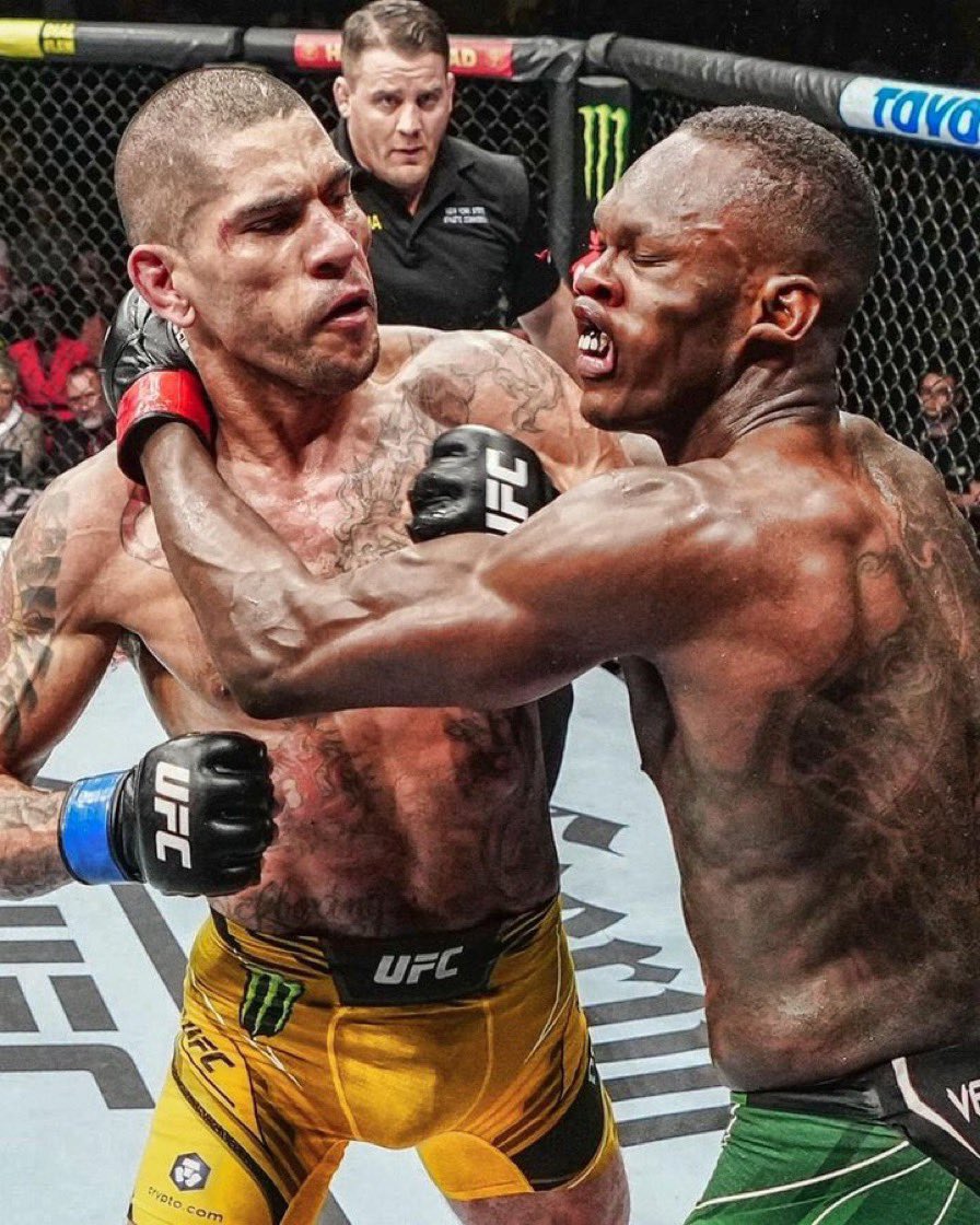 Alex Pereira saat berhadapan dengan Israel Adesanya.