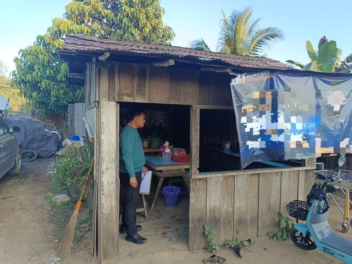 DPO : Jajaran Satreskrim Polres Tabalong melakukan identifikasi di TKP pembacokan di Seradang. (Foto : Polres Tabalong Untuk Radar Banjarmasin)