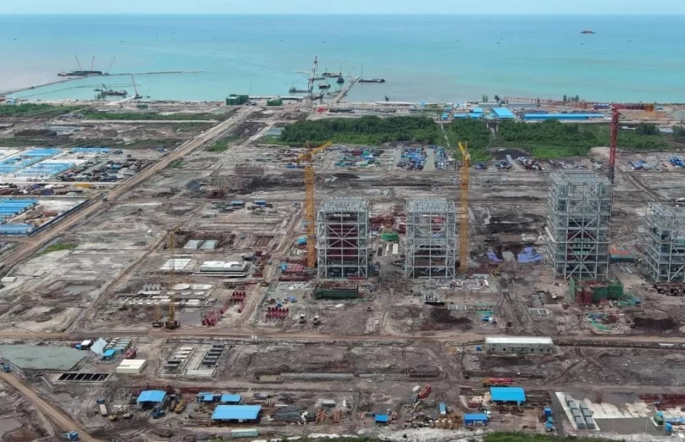 MEGA PROYEK: Pembangunan di KIHI Tanah Kuning-Mangkupadi yang saat ini terus berjalan.