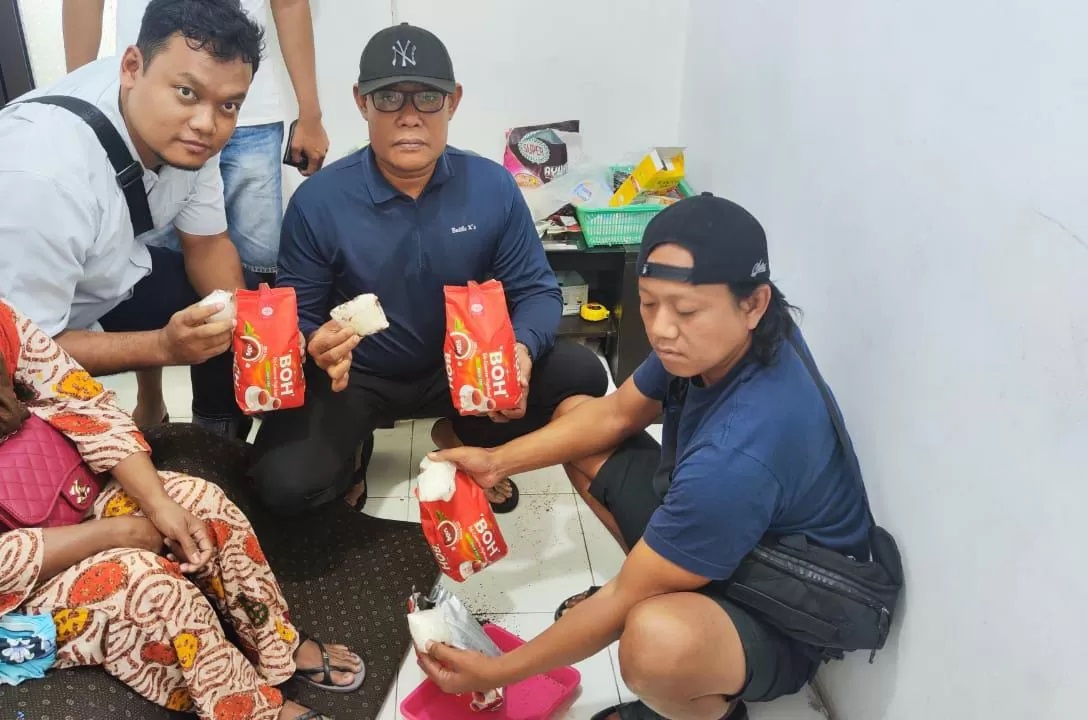 Satgas Gabungan yang terdiri dari Satgas Pamtas RI-Malaysia Yonarhanud 8/MBC, Lanal Nunukan, Polres Nunukan, Subdenpom Nunukan, dan Bea Cukai Nunukan, berhasil mengamankan tersangka dan barang bukti.