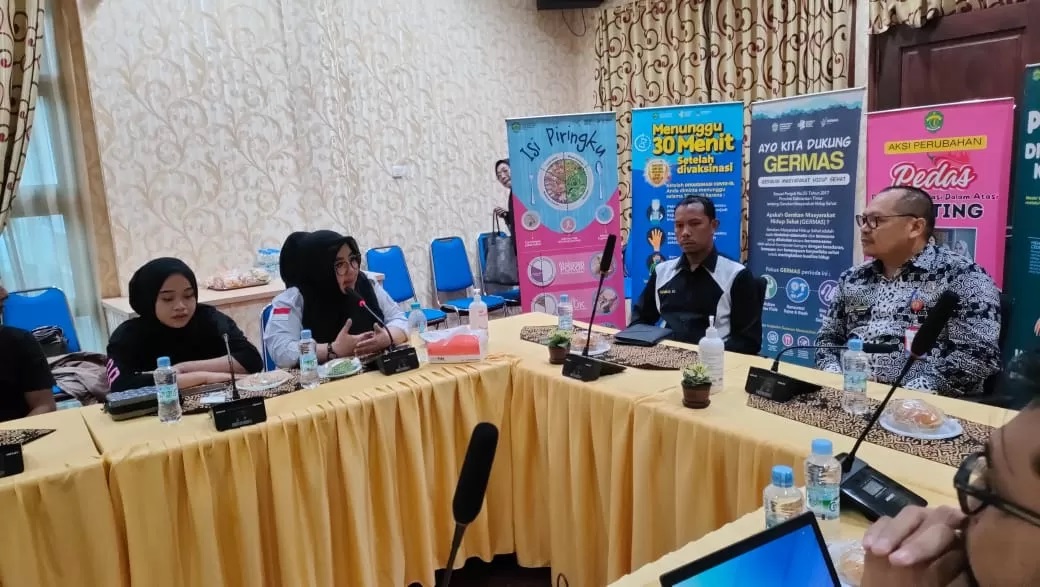 AUDIENSI: Keluarga almarhum Nadifah, Kuasa Hukum Korban, dan TRC PPA Kaltim menyampaikan beberapa tuntutan atas kematian seorang bayi berusia 6 bulan beberapa waktu lalu. (FOTO/EKO)
