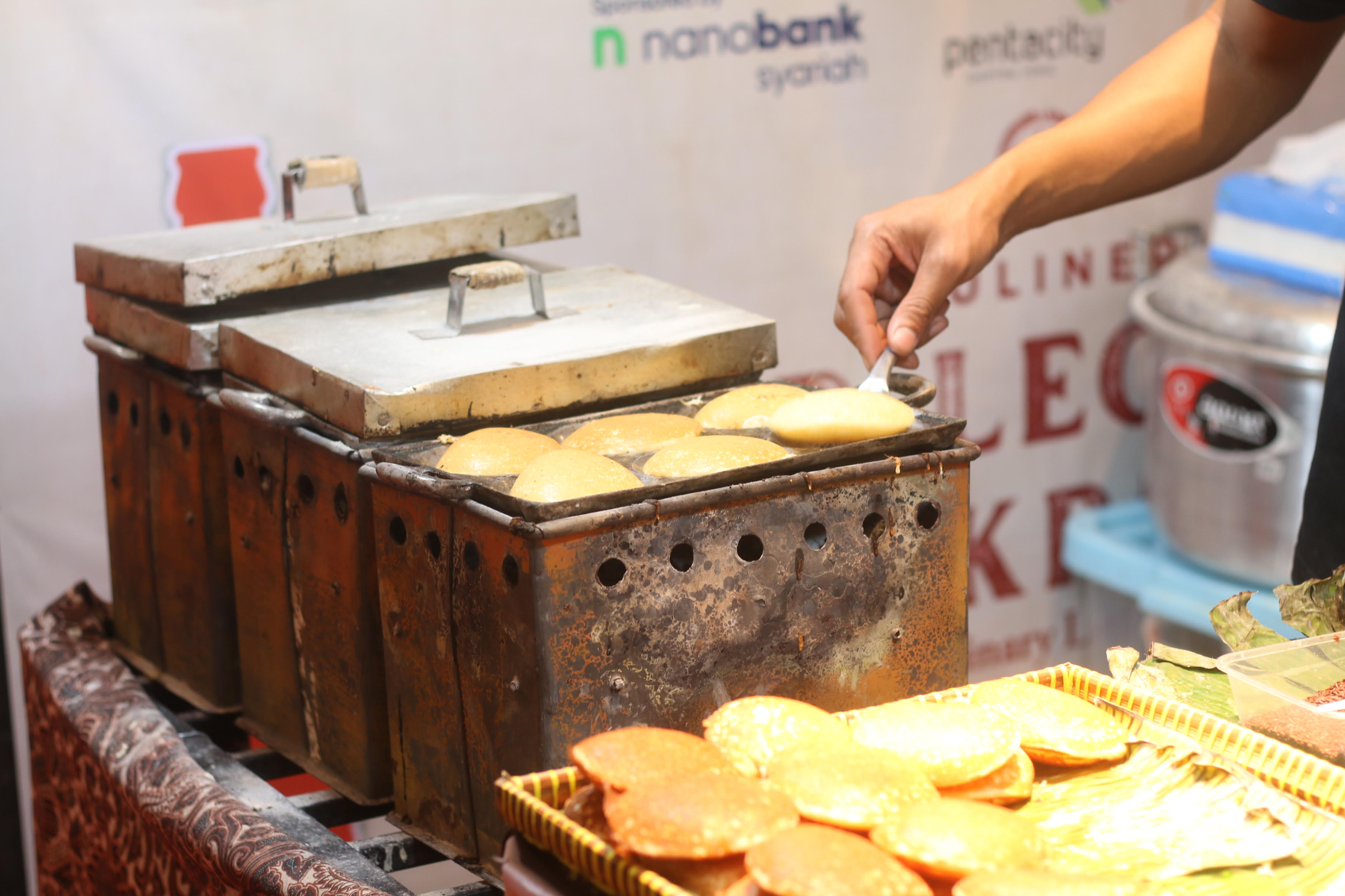 SIAP GOYANG LIDAH: Puluhan kuliner legenda Nusantara hadir di Atrium Pentacity Mall Balikpapan Superblock (BSB). Menyasar Gen Z agar tumbuh local pride.