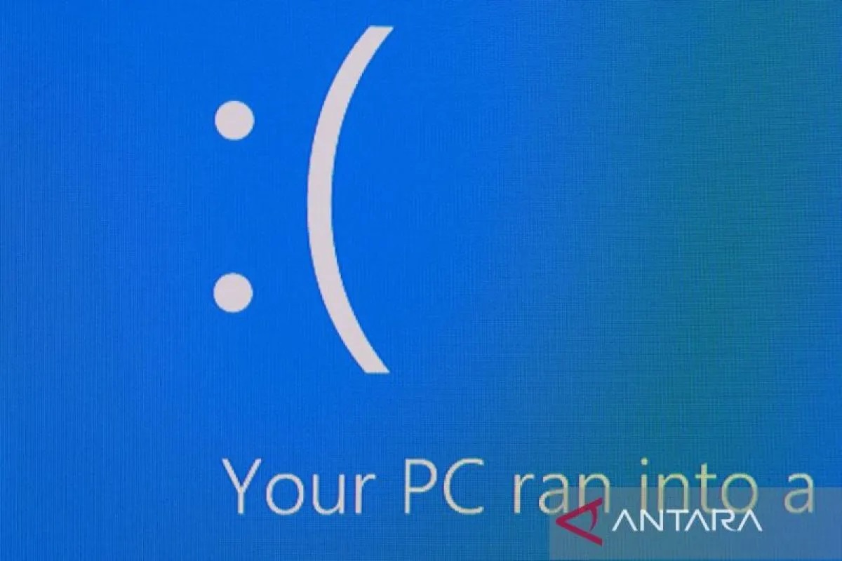 Ilustrasi - Blue Screen of the death (BSOD) pada monitor desktop setelah komputer mati. ANTARA/Shutterstock/KenSoftTH/pri.