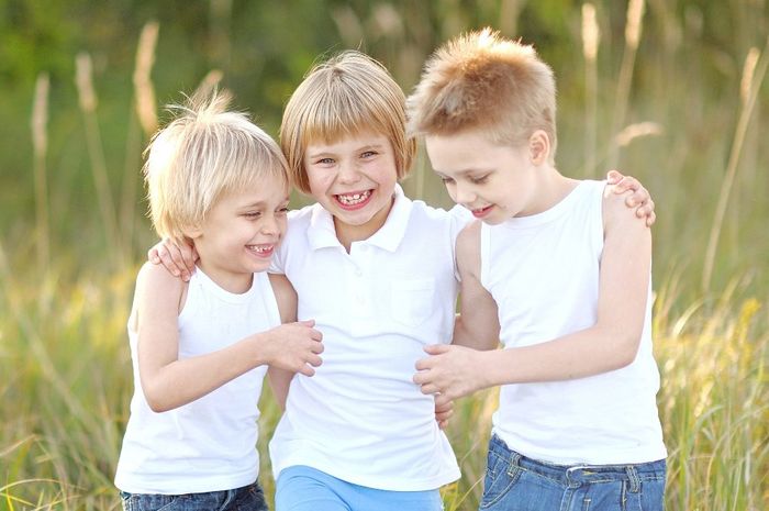 Ilustrasi tiga bersaudara