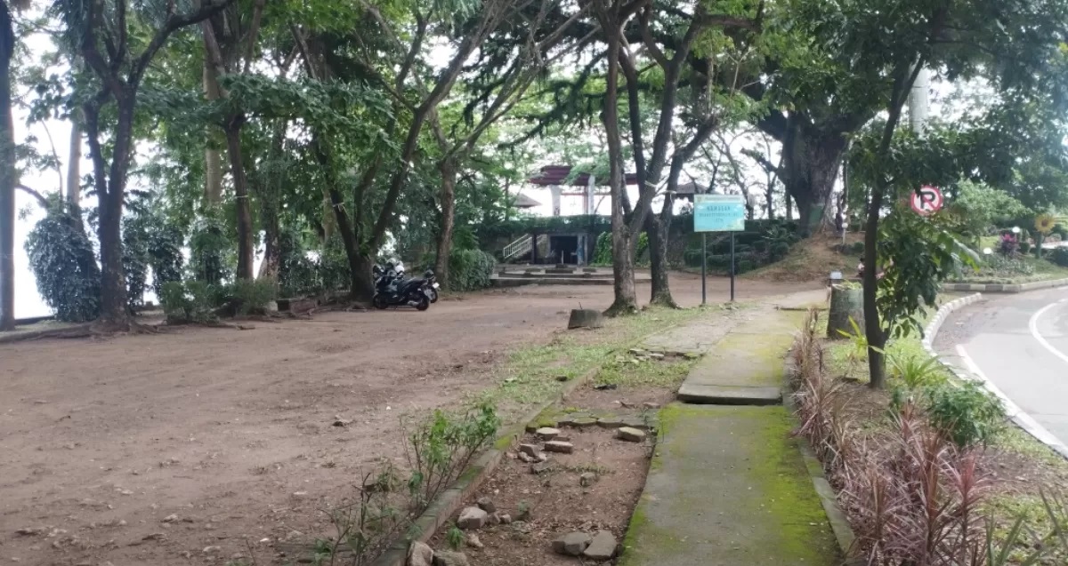 BAKAL DISULAP: Kawasan Teluk Lerong Garden, eks SPBU hingga area setelah SPBU di Jalan Gajah Mada Kecamatan Samarinda Ulu akan menjadi kantong parkir. (FOTO: DENNY SAPUTRA/KP)