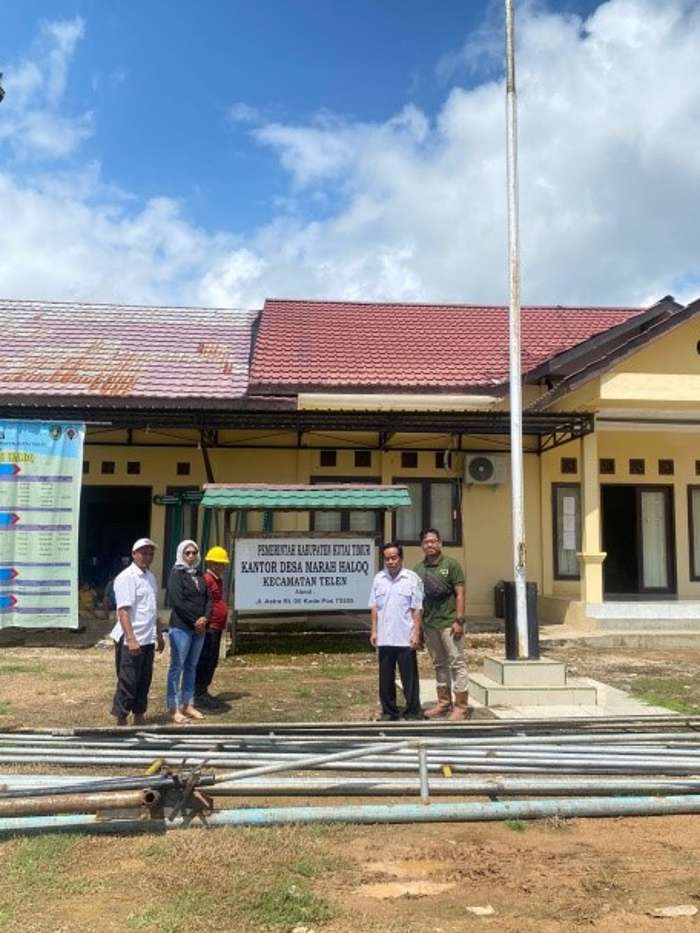 PEDULI: PT KED dan PT SAP memberikan bantuan untuk portal di tujuh lokasi di Desa Marah Haloq, Kecamatan Telen, Kutim.