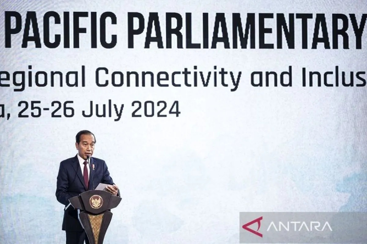 Presiden Joko Widodo menyampaikan sambutan dalam pembukaan Sidang ke-2 Indonesia-Pacific Parliamentary Partnership (IPPP) di Jakarta, Kamis (25/7/2024). ANTARA FOTO/Aprillio Akbar/rwa/aa.