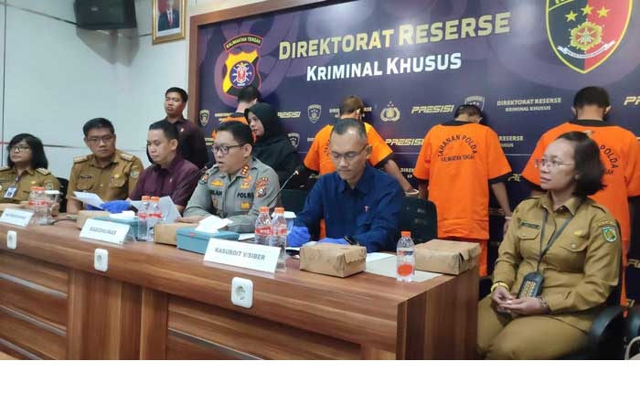 GELAR KASUS : Kabid Humas Polda Kalteng Kombes Pol Erlan Munaji jumpa pers kasus dugaan tindak pidana di bidang Informasi dan Transaksi Elektronik (ITE) di Mapolda Kalteng, Selasa (23/7/2024). (ISTIME