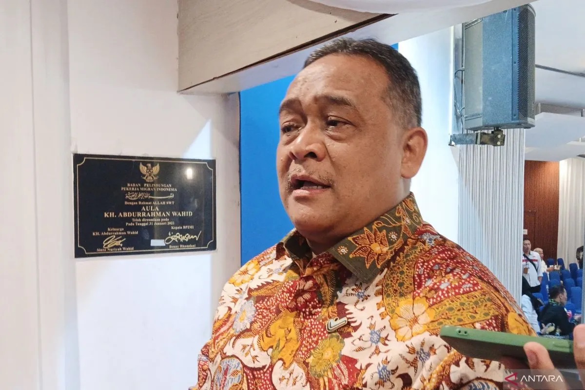 Kepala Badan Perlindungan Pekerja Migran Indonesia (BP2MI) Benny Rhamdani saat memberikan keterangan kepada wartawan di Kantor BP2MI, Jakarta, Rabu (24/7/2024). ANTARA/Tri Meilani Ameliya