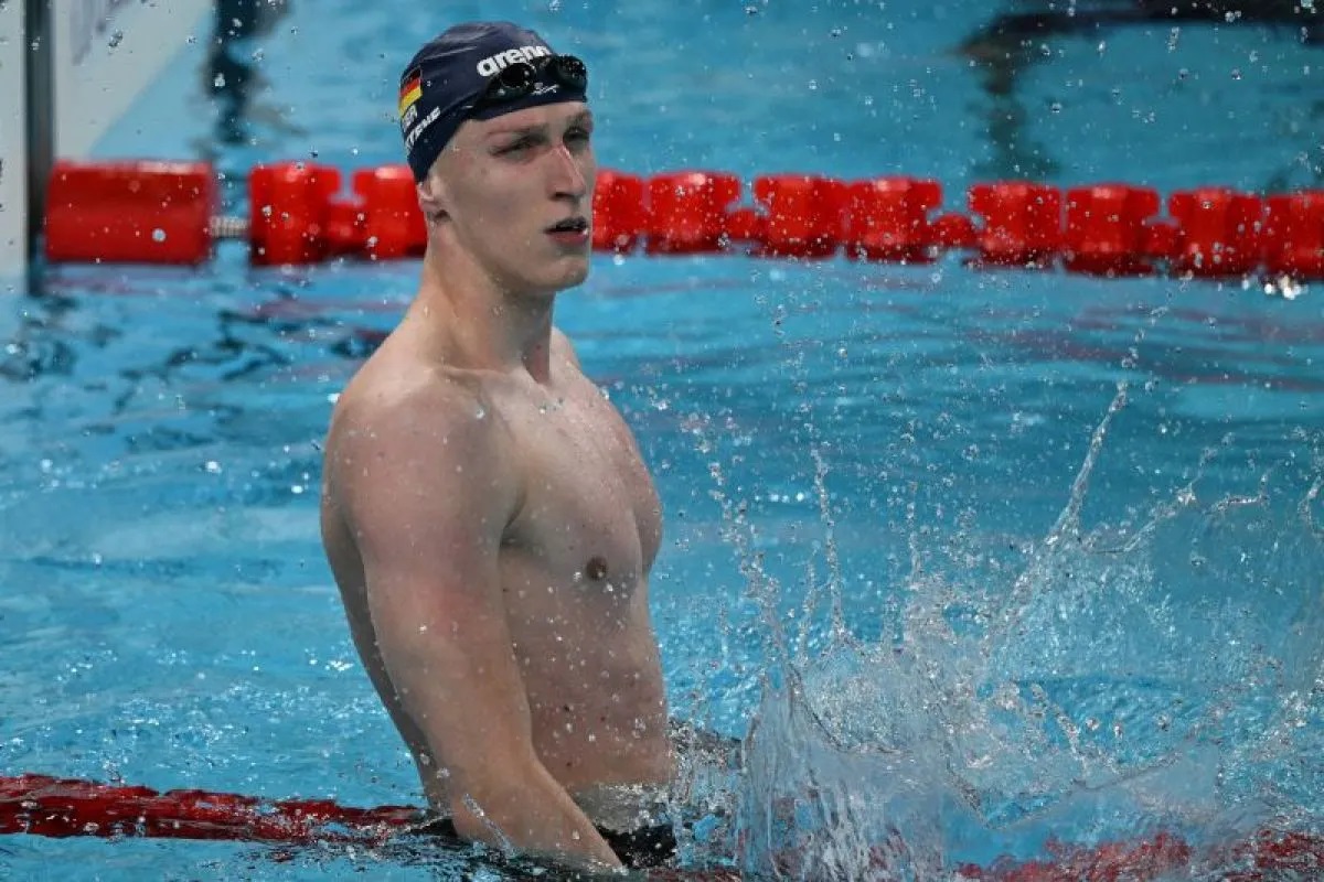 Perenang Jerman Lukas Maertens merebut medali emas 400m gaya bebas putra Olimpiade Paris 2024 setelah finis pertama dalam final nomor ini di Paris La Defense Arena di Nanterre, Paris.