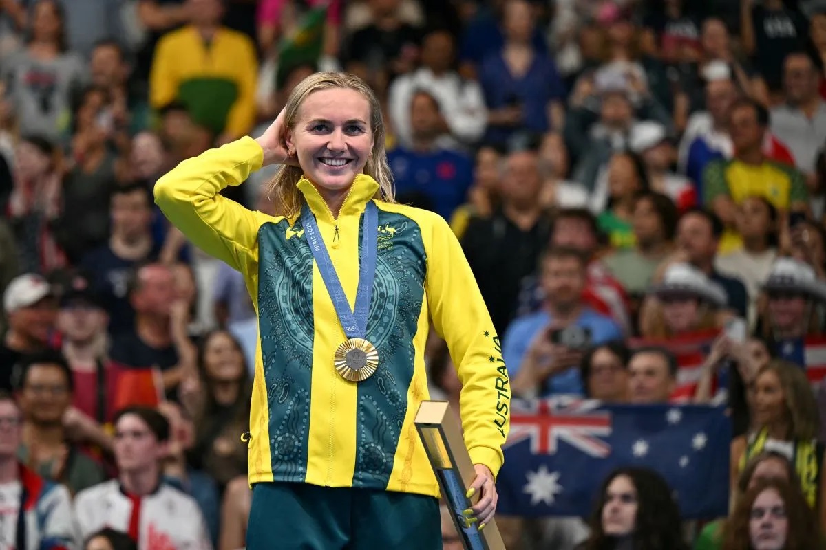 Perenang Australia Ariarne Titmus mempertahankan medali emas 400m gaya bebas putri setelah memenangkan final nomor ini dalam Olimpiade Paris 2024 di Paris La Defense Arena di Nanterre, Paris.