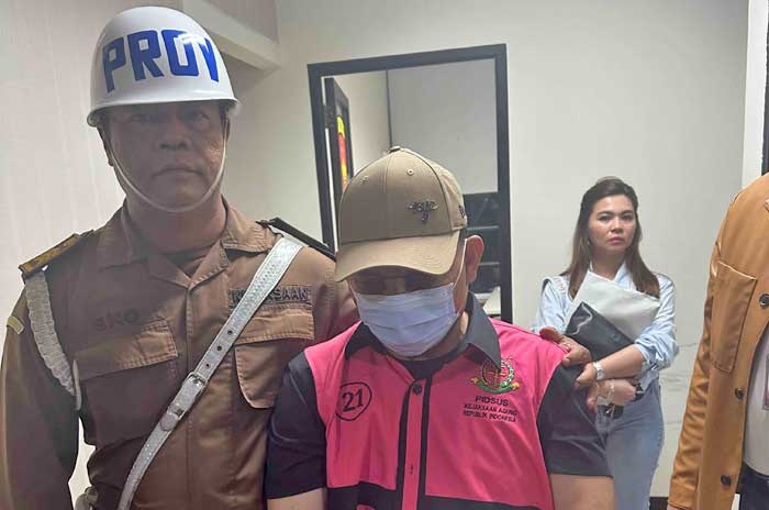 DITAHAN: Mantan Bupati Kobar ditahan di di Rumah Tahanan Negara Salemba Cabang Kejaksaan Agung selama 20 hari ke depan.