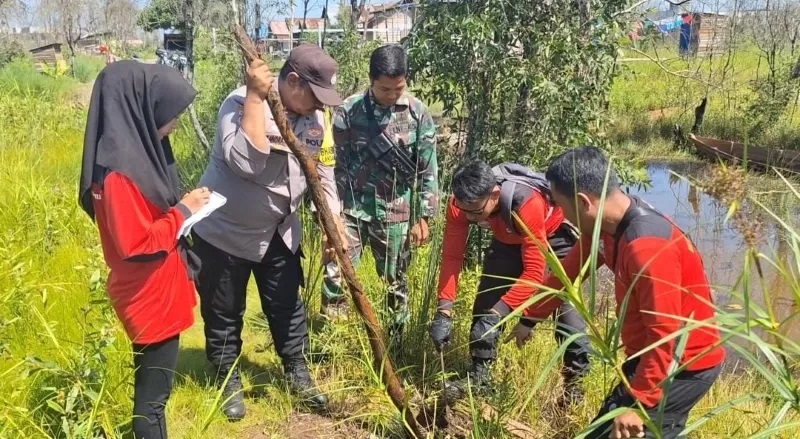 PATROLI: Tim Padu Melakukan deteksi dini karhutla di daerah rawan karhutla di Liang Anggang. (Foto: Sheilla Farazela/Radar Banjarmasin)