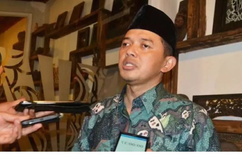 Anggota DPR yang membidangi persoalan Agama dari Fraksi Partai Kebangkitan Bangsa (PKB) KH Maman Imanulhaq menilai Kemenag sangat reaktif.