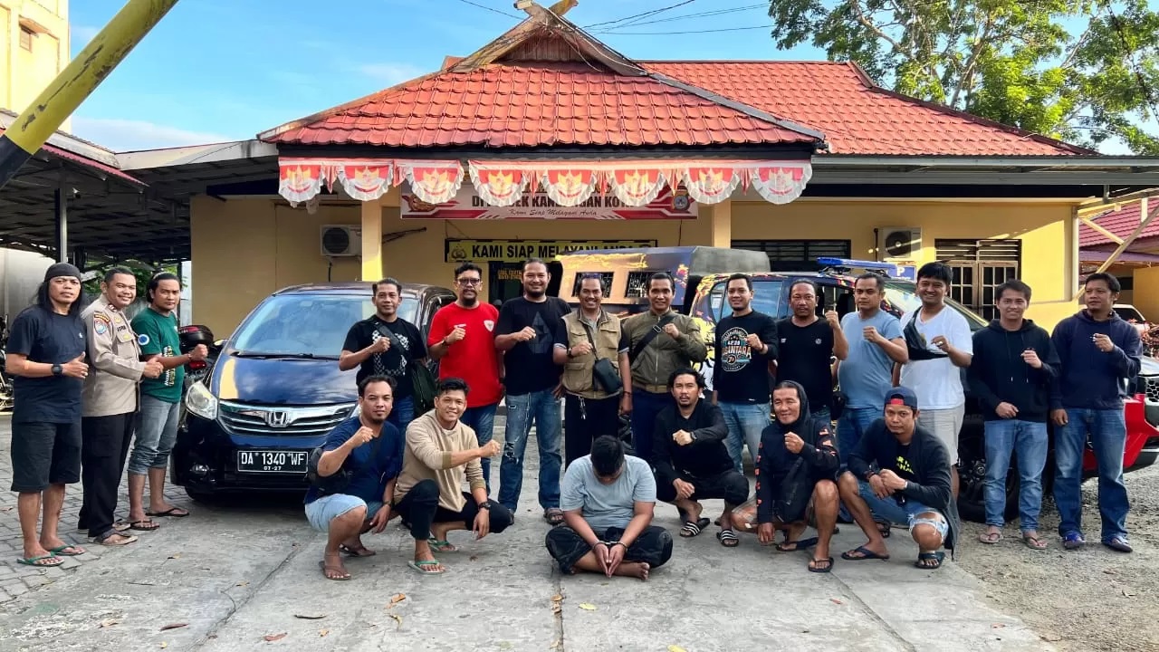 DIBEKUK:Salman dan Subakti ditangkap ditempat berbeda sebelum menikmati hasil kejahatannya.//Polsek Bjm selatan untuk Radar