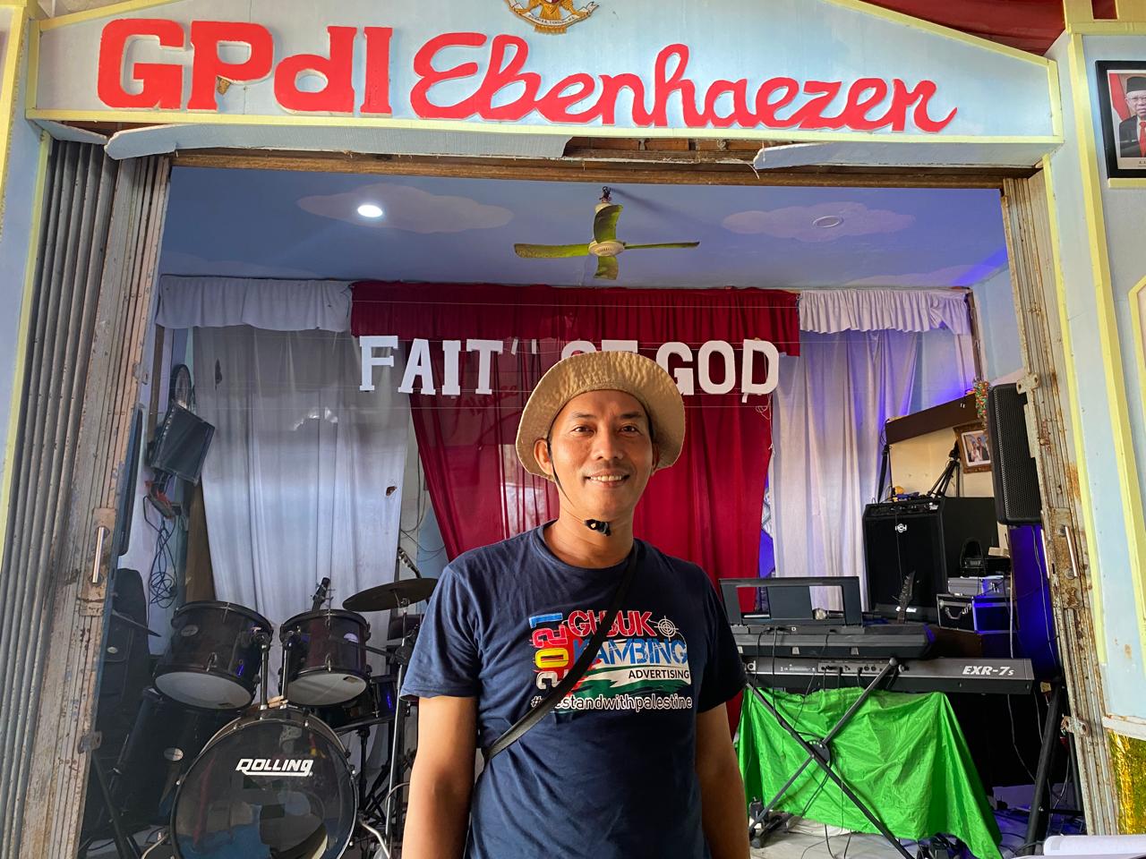 Setiyo Indro Purnomo di rumahnya di RT 43, Jalan Wanayasa, Kelurahan Karang Joang, Balikpapan Utara, Rabu (31/7/2024). (Foto : Erik Alfian/Prokal.co)