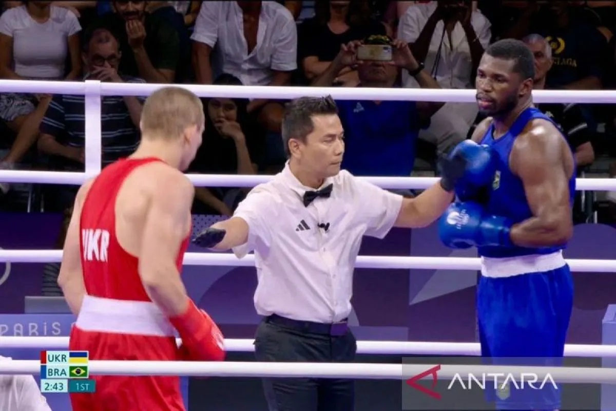 Wasit tinju asal Indonesia Muhammad Arisa Putra Pohan atau Boy Pohan menjadi satu-satunya wasit juri dari kawasan Asia Tenggara yang memimpin laga semifinal tinju pada Olimpiade Paris 2024. ANTARA/HO-