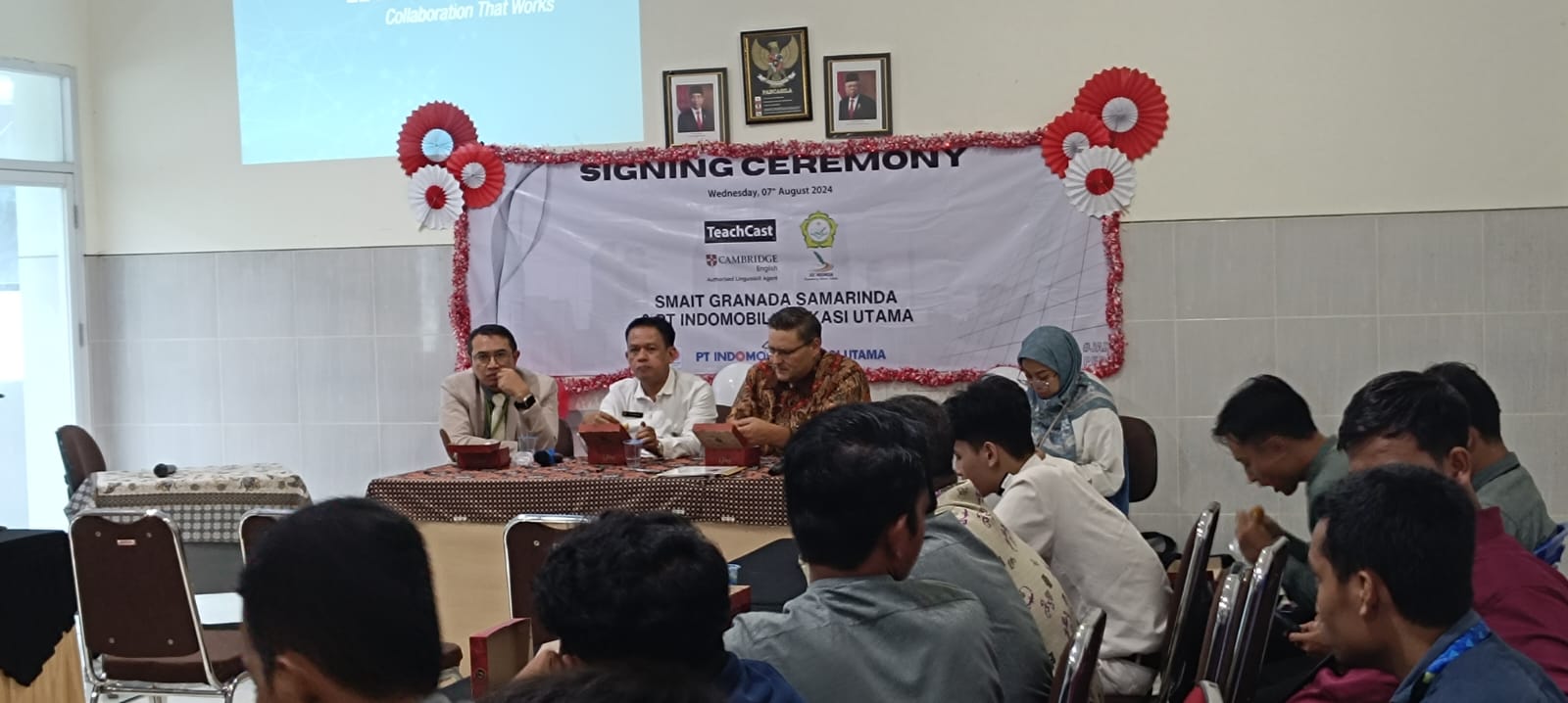 SMA IT Granada MoU Bersama Teachcast Cambridge, Siswa Dilatih Percakapan dengan Narasumber Berbangsa Amerika dan Eropa
