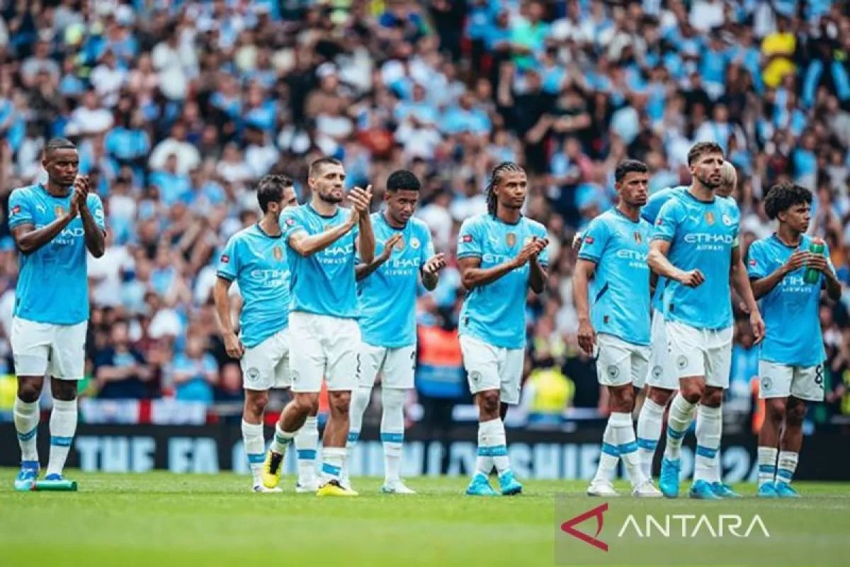 Manchester City menjuarai Community Shield 2024 setelah menaklukkan Manchester United lewat adu tendangan penalti 7-6 setelah bermain imbang 1-1 selama 90 menit di Stadion Wembley, London.