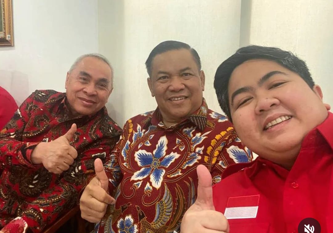 Isran Noor (paling kiri) bersama Ananda (paling kanan).