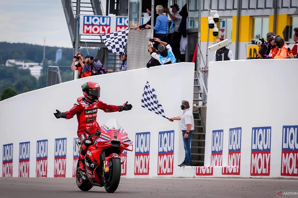 Pembalap Ducati Lenovo Francesco Bagnaia saat memenangi balapan di Sirkuit Sachsenring, Jerman, Minggu (7/7/2024). (ANTARA/MotoGP)