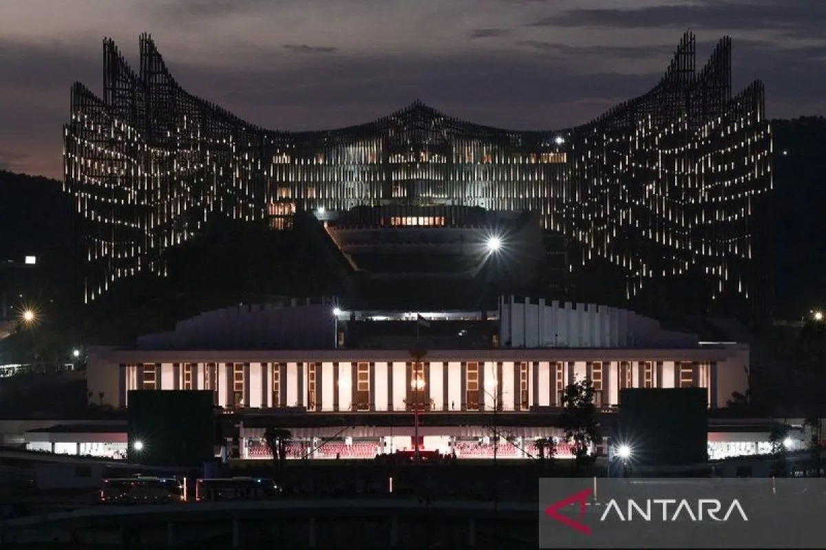 Istana negara IKN di malam hari.