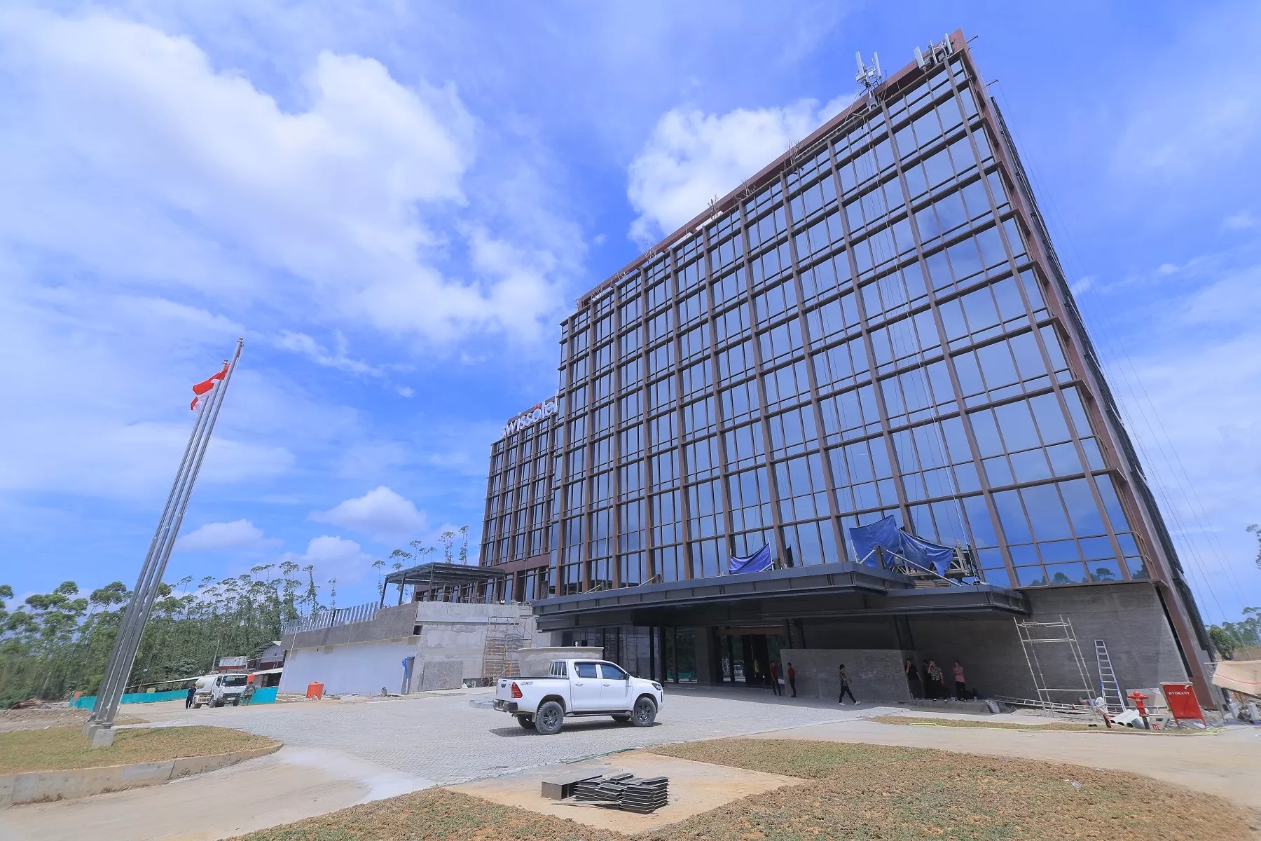 SIAP MENAMPUNG TAMU: Hotel Nusantara di IKN yang sudah rampung. Hotel bintang lima ini menyediakan 191 kamar. (FUAD MUHAMMAD/KP)