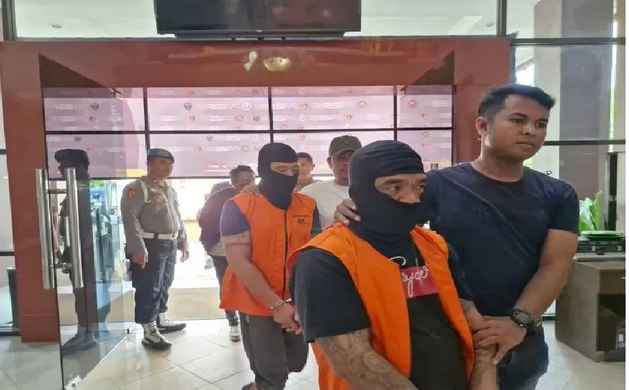 Dua pelaku perusak dan penganiaya pengendara berhasil diamankan. Keduanya berprofesi sebagai jukir liar. Sementara jukir liar lainnya yang dianggap meresahkan, ditertibkan aparat