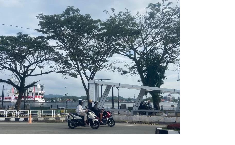 SIAPKAN PARKIR. Pembukaan Teras Samarinda segmen satu tinggal menunggu kesiapan lahan parkir. (MELI/SAPOS)