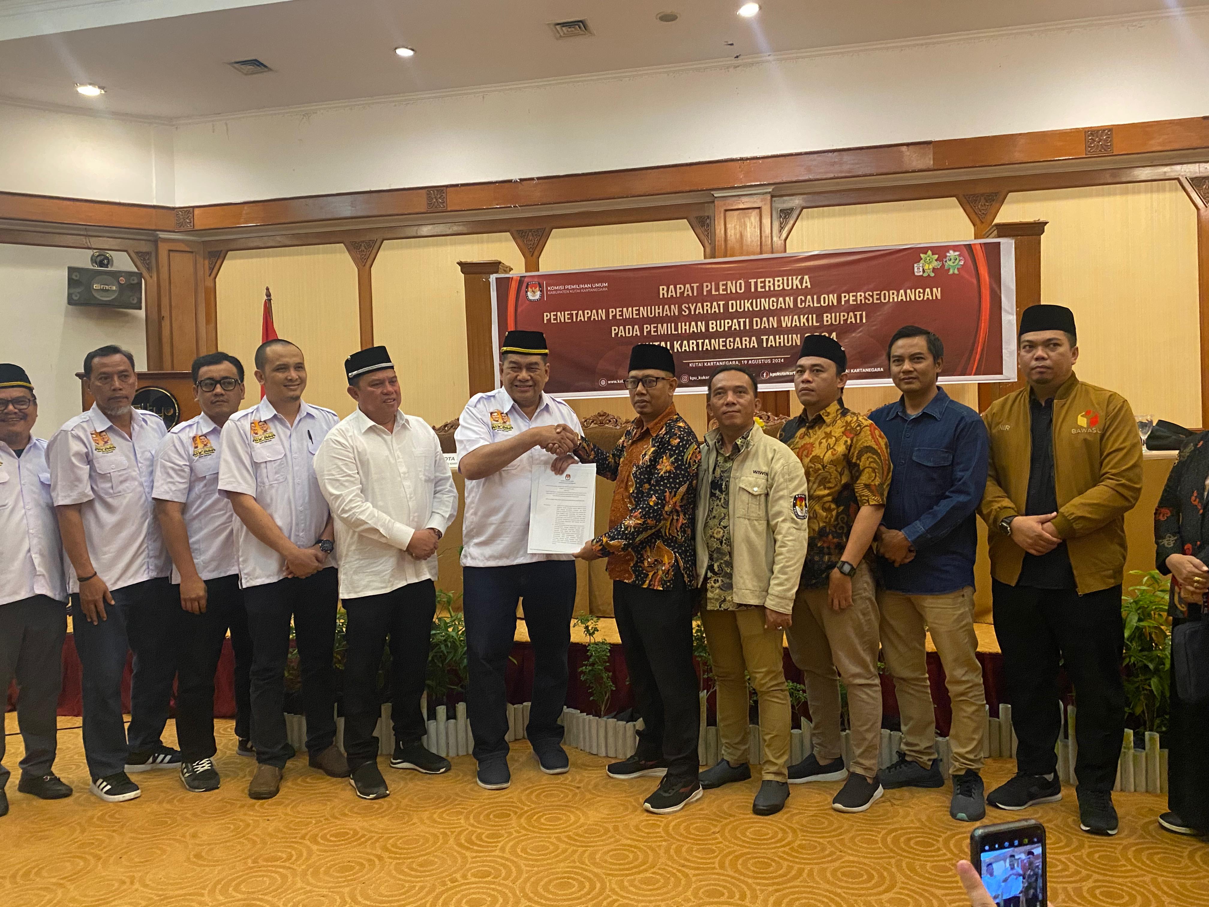 Rapat pleno KPU Kukar terhadap penetapan calon Bupati dan Wakil Bupati jalur perseorangan (Elmo/Prokal.co)
